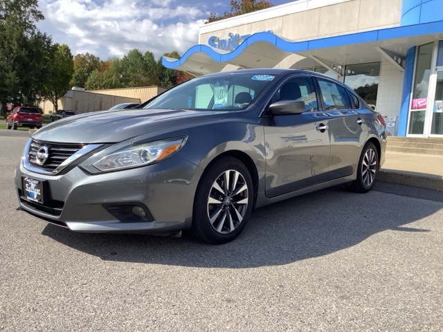2017 Nissan Altima 2.5 SV photo 2