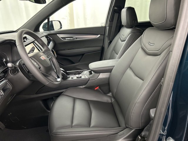 2025 Cadillac XT6 Luxury photo 4