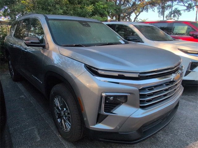 2026 Chevrolet Traverse photo 2