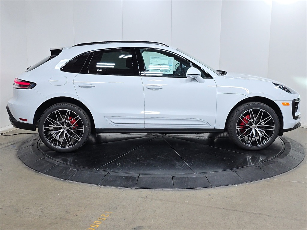 2026 Porsche Macan S photo 6