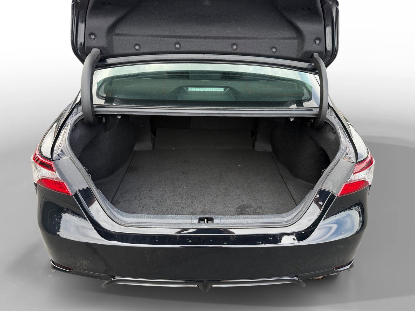 2022 Toyota Camry SE photo 17