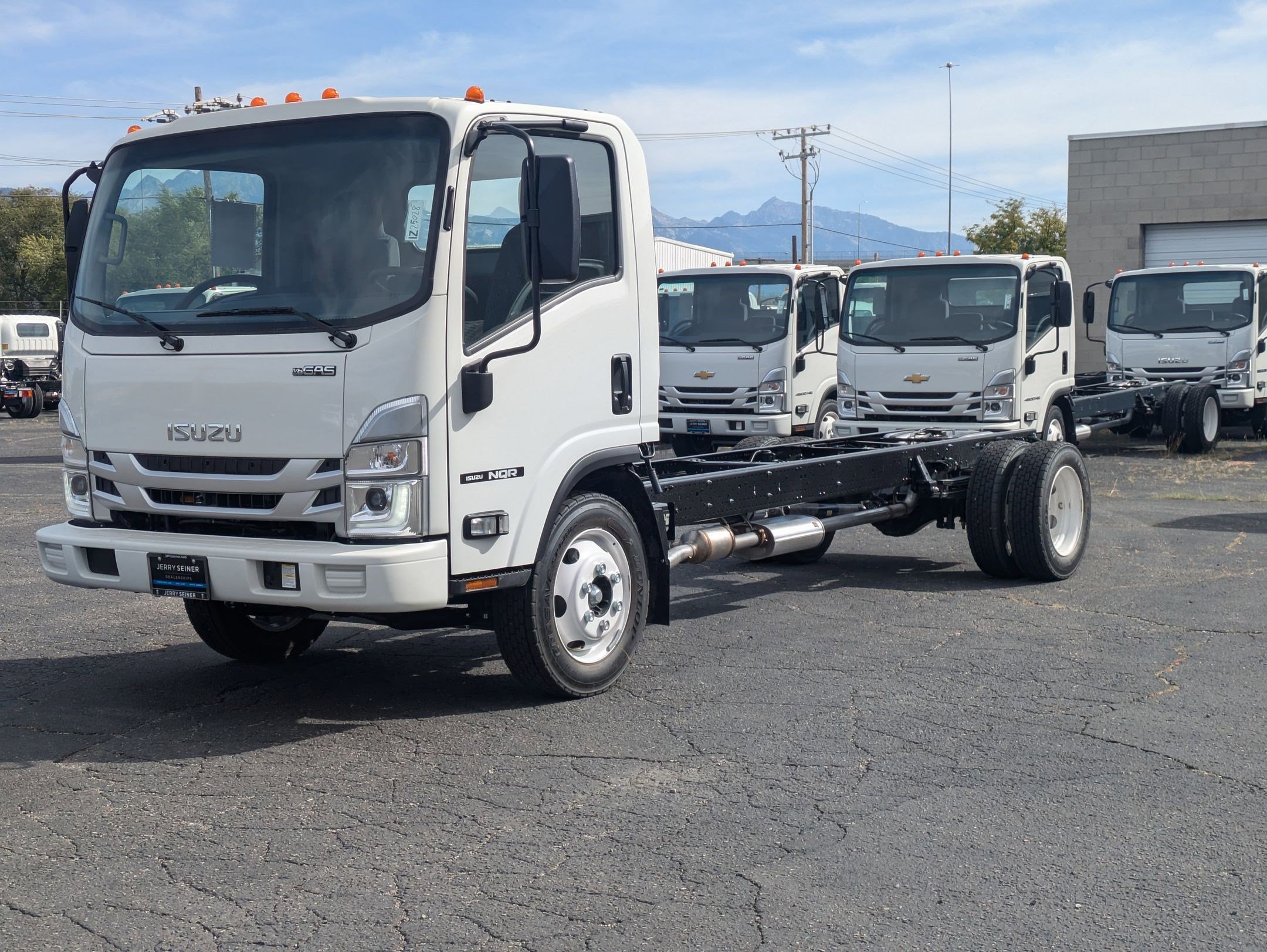 New 2025 Isuzu NQR 1R4 04's photo