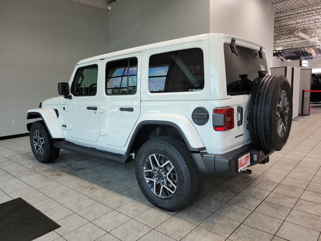 2025 Jeep Wrangler Sahara photo 4