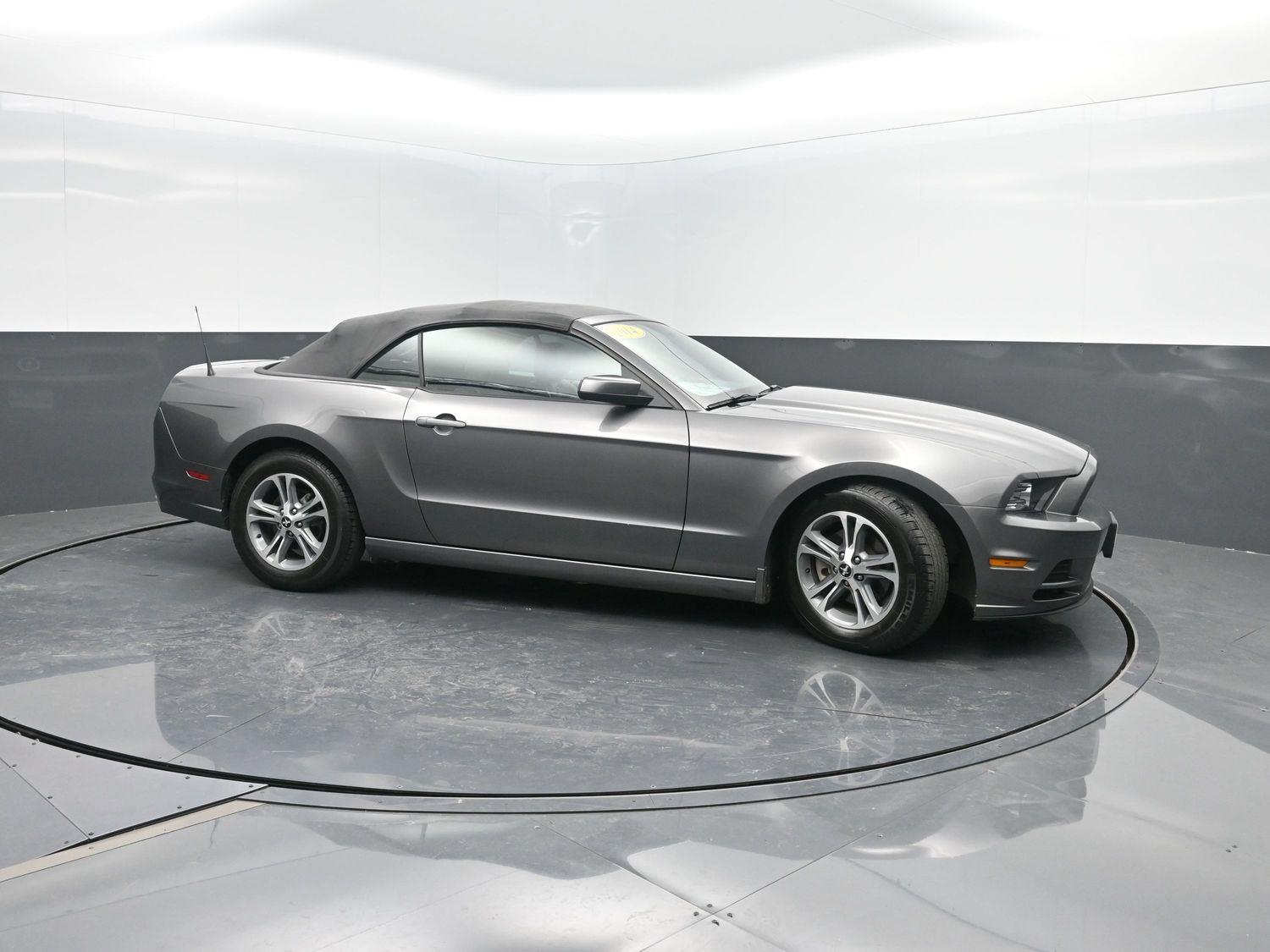 2014 Ford Mustang V6 Premium photo 3