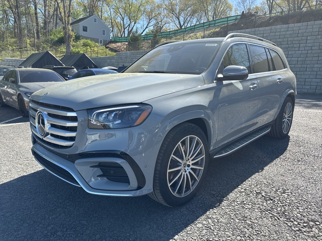 2025 Mercedes Benz GLS 580 4MATIC photo 3