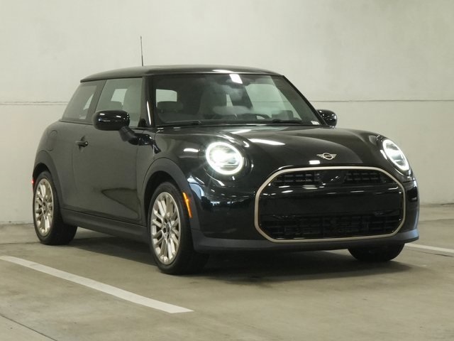 2025 Mini Cooper 2 Door Hardtop Signature photo 2