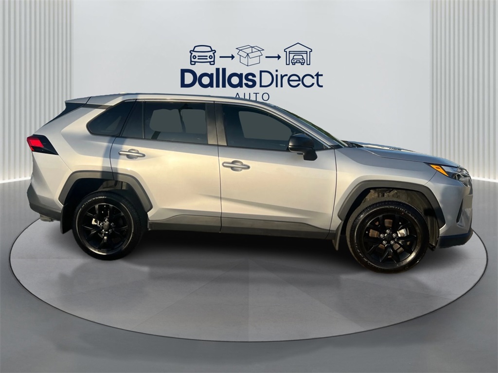 2024 Toyota RAV4 LE photo 4