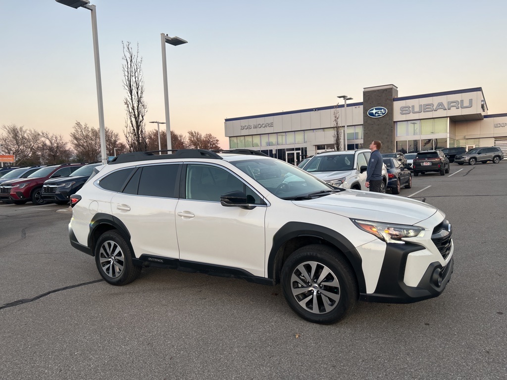 2025 Subaru Outback Premium's photo