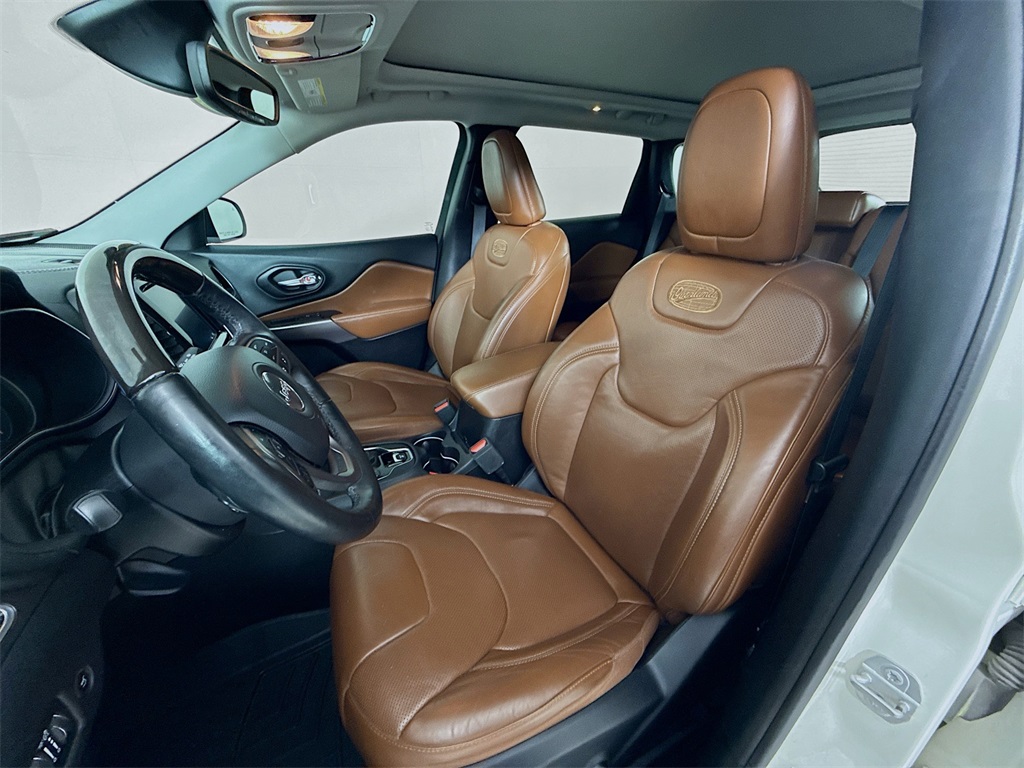 2019 Jeep Cherokee Overland photo 11