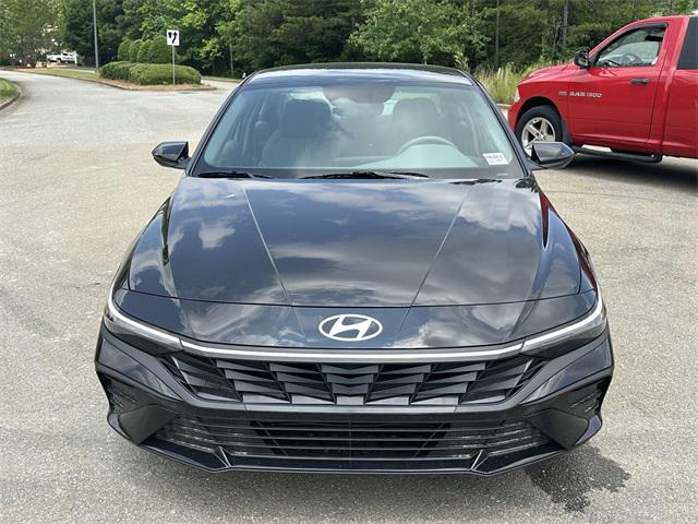 2025 Hyundai Elantra SEL Sport photo 8