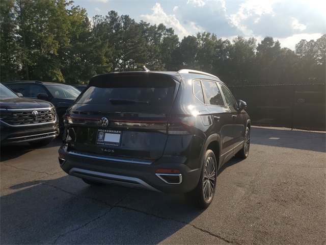 2025 Volkswagen Taos SE photo 4