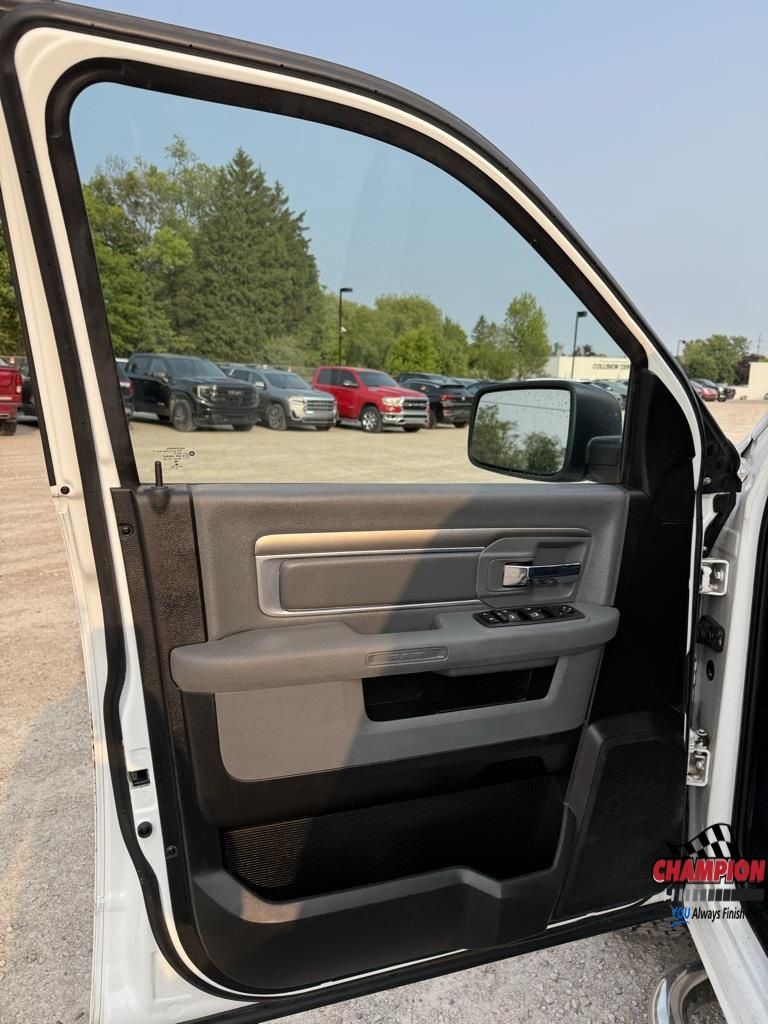 2019 Ram 1500 Classic SLT photo 8