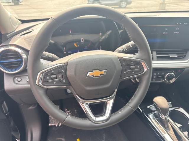 2025 Chevrolet Trax LT photo 17