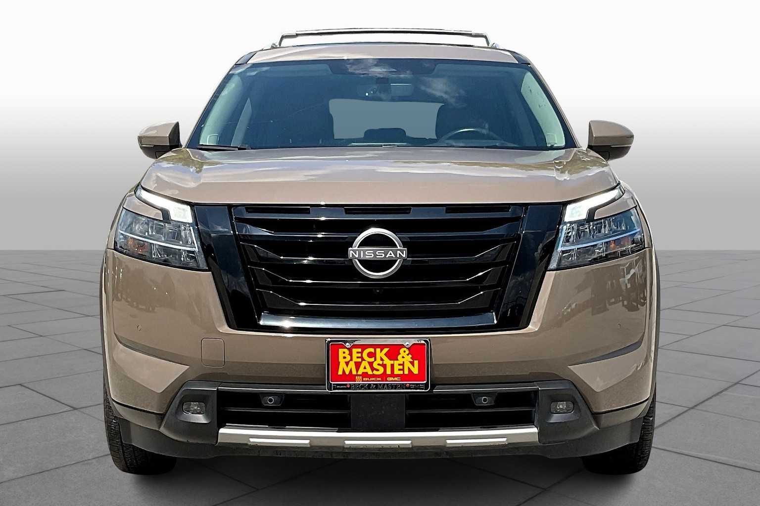 2023 Nissan Pathfinder Platinum photo 5