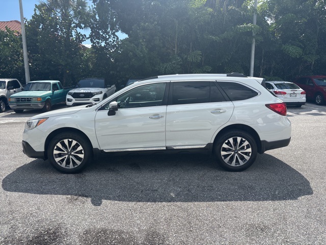 2017 Subaru Outback 3.6R Touring photo 3