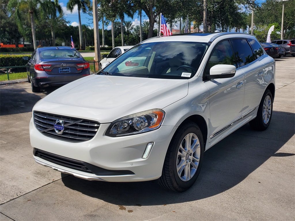 2016 Volvo XC60 T5 Drive-E Premier photo 2