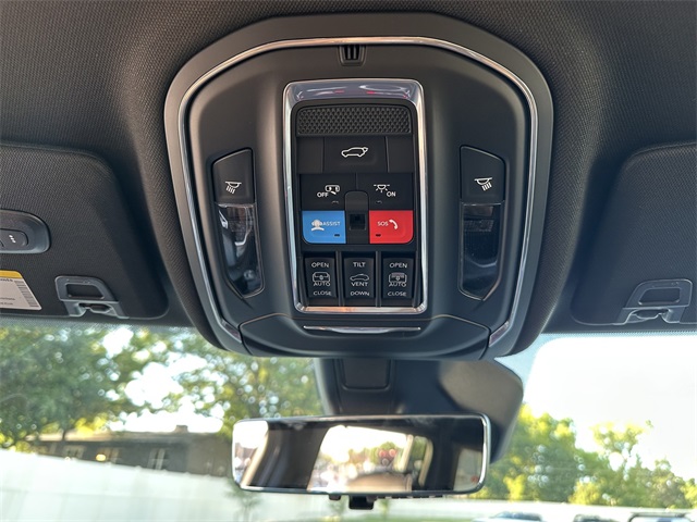 2025 Jeep Grand Cherokee Limited photo 43