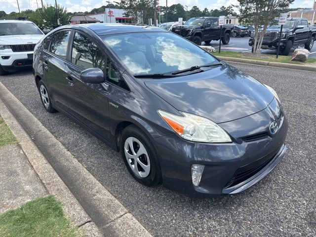 2014 Toyota Prius Four photo 2