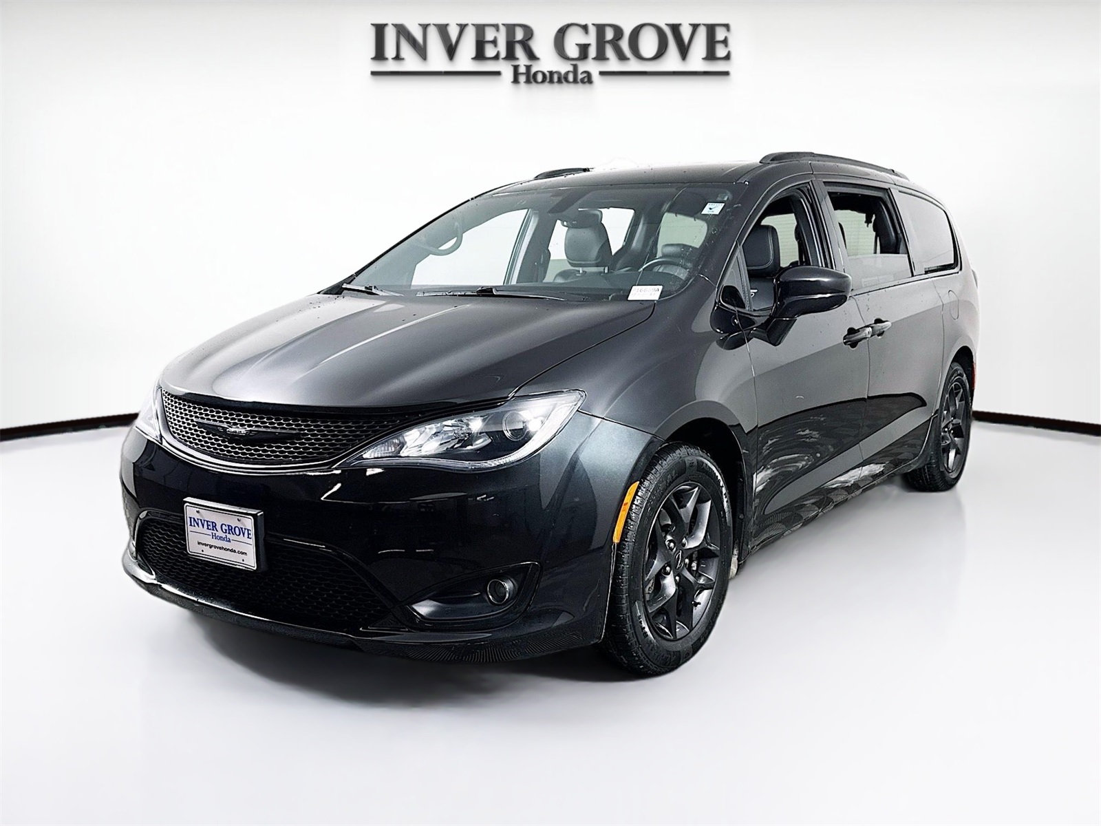 2018 Chrysler Pacifica Touring L Plus's photo