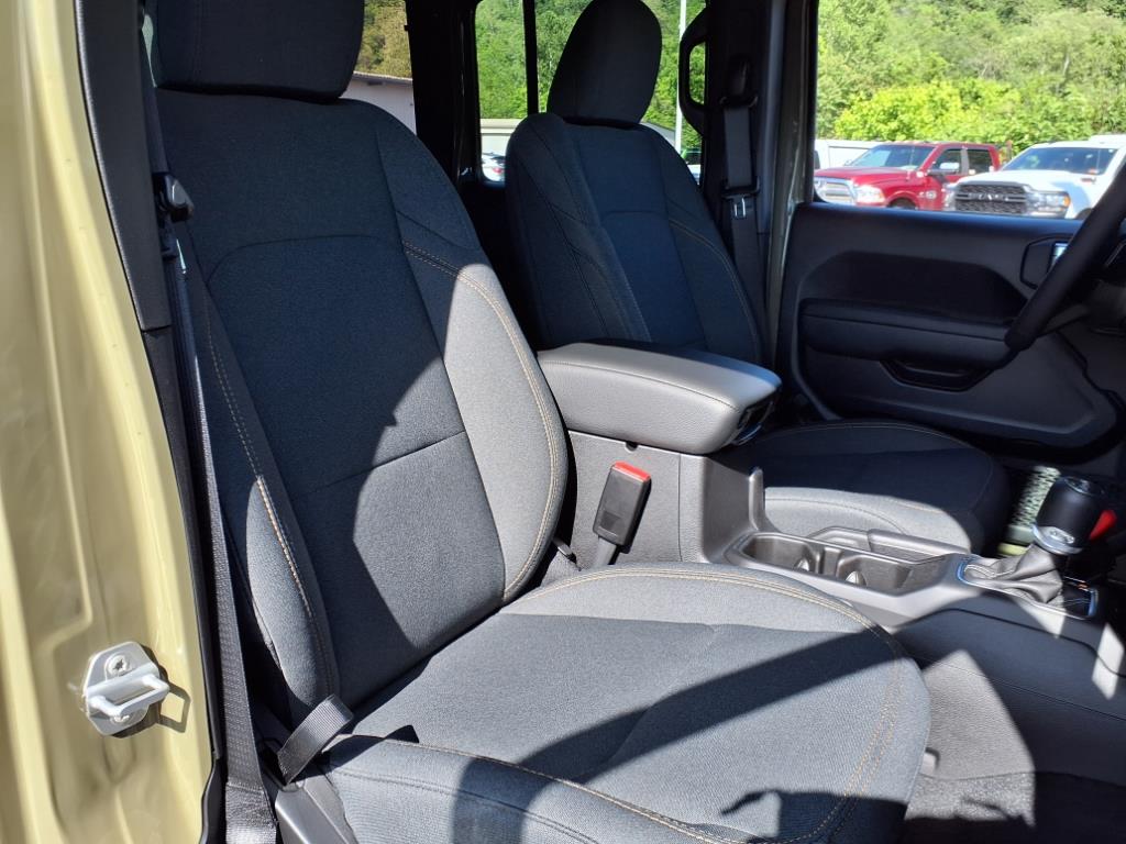 2025 Jeep Wrangler Willys photo 4