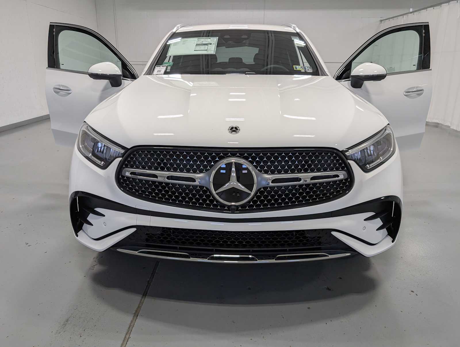 2025 Mercedes Benz GLC 350e 4MATIC photo 4