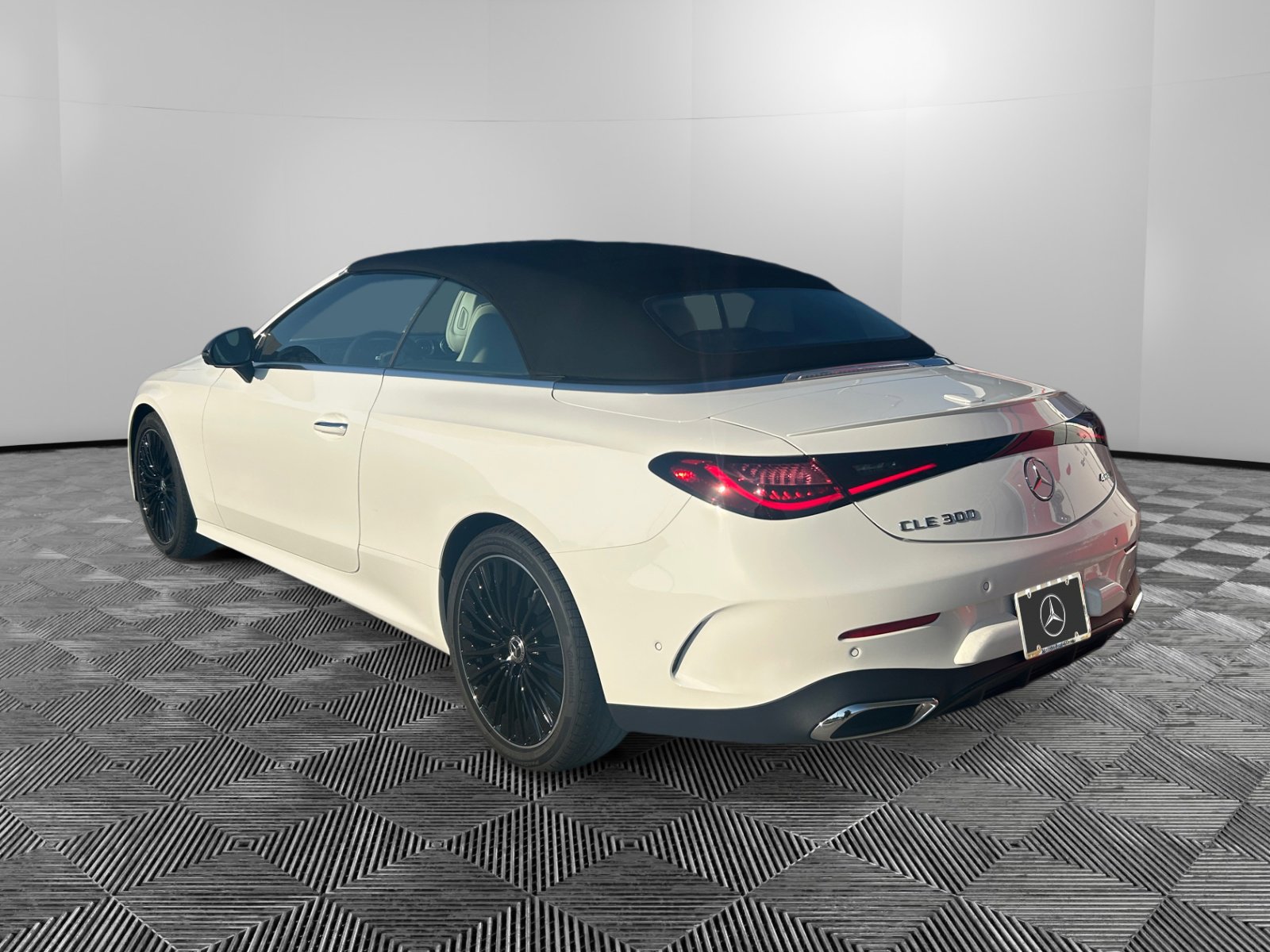 2026 Mercedes Benz CLE 300 4MATIC Cabriolet photo 3