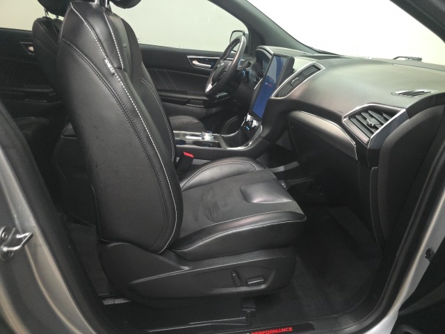 2023 Ford Edge ST photo 3