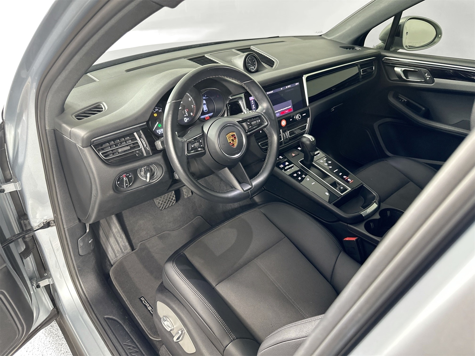 2022 Porsche Macan Base photo 4