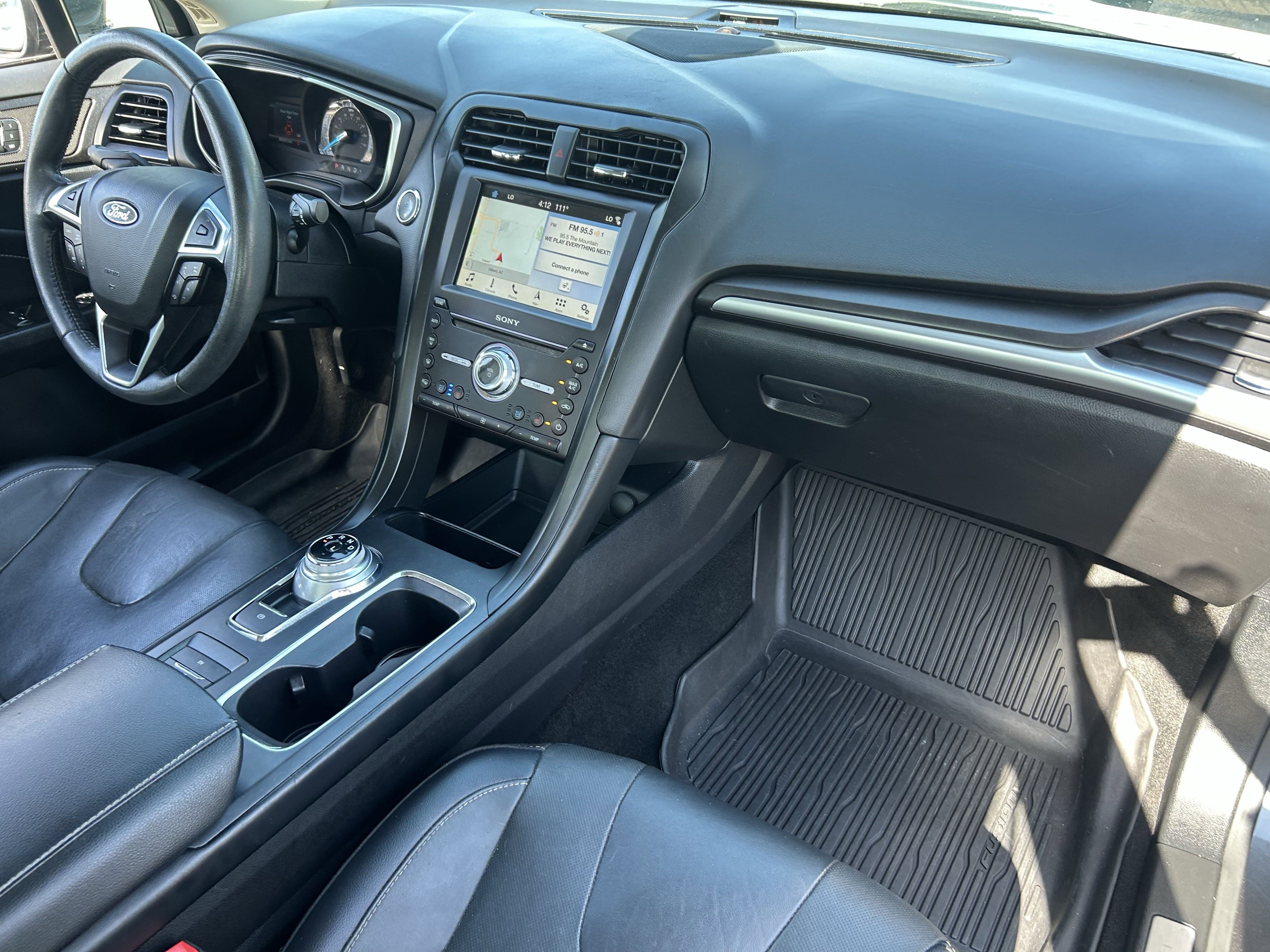 2019 Ford Fusion Energi Titanium photo 3