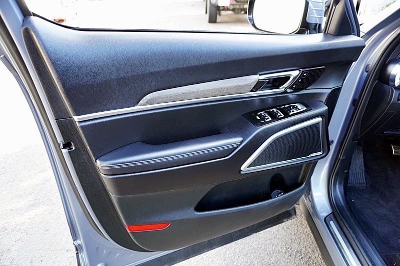 Used 2022 Silver Kia SX image 24