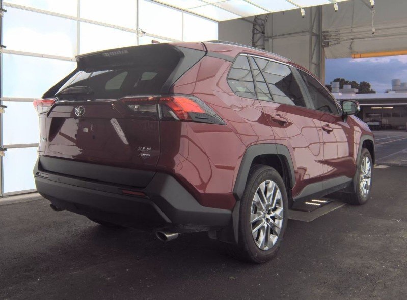 2024 Toyota RAV4 XLE Premium photo 2
