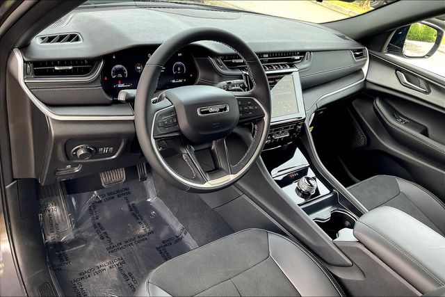 2025 Jeep Grand Cherokee Altitude photo 7