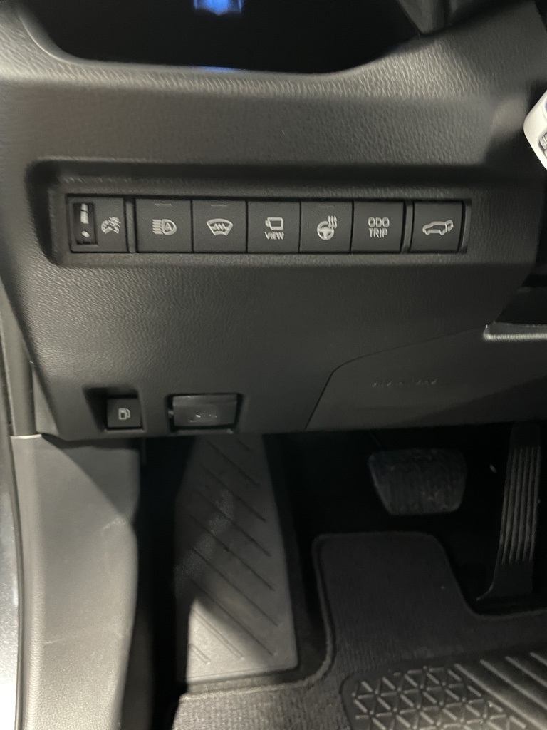 2025 Toyota RAV4 Hybrid XSE photo 31