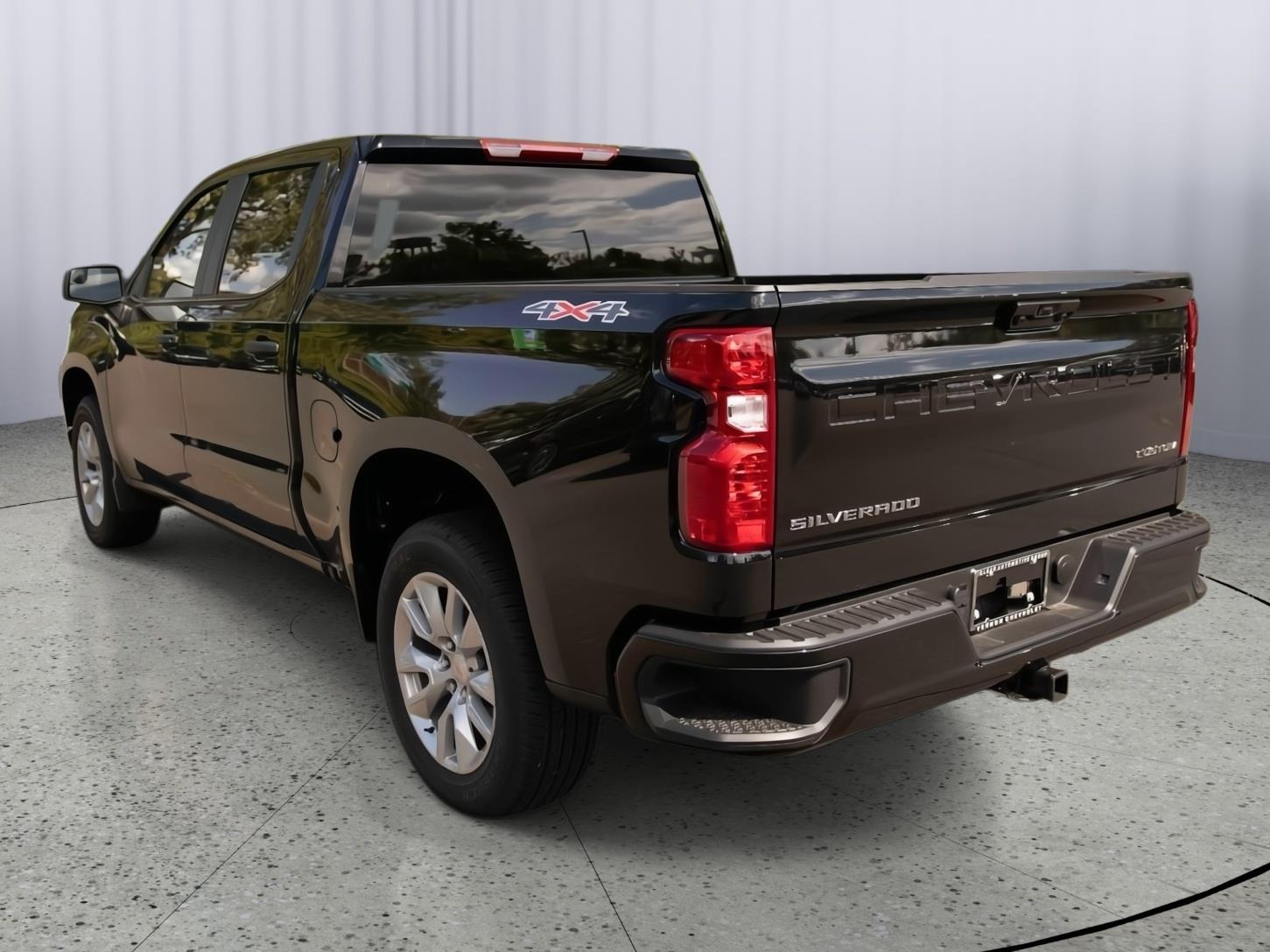 2025 Chevrolet Silverado 1500 Custom photo 3