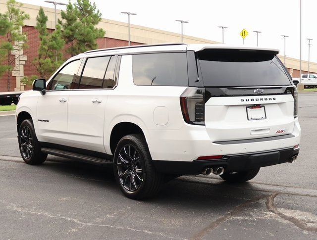 2025 Chevrolet Suburban RST photo 4