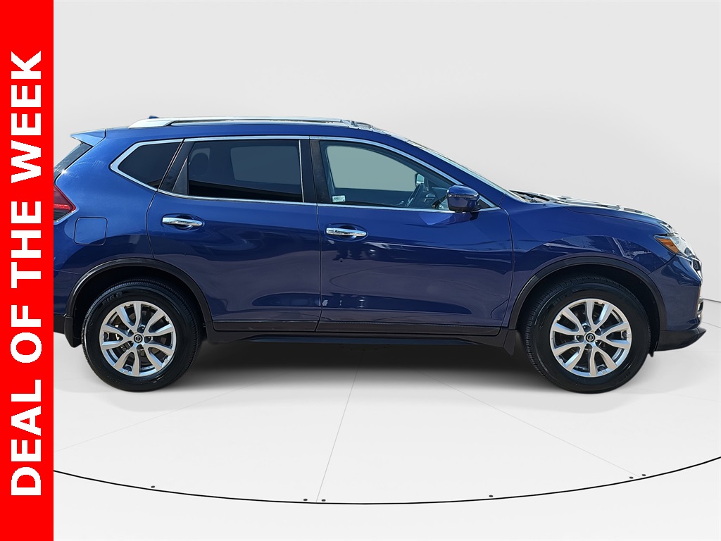 2018 Nissan Rogue SV photo 2