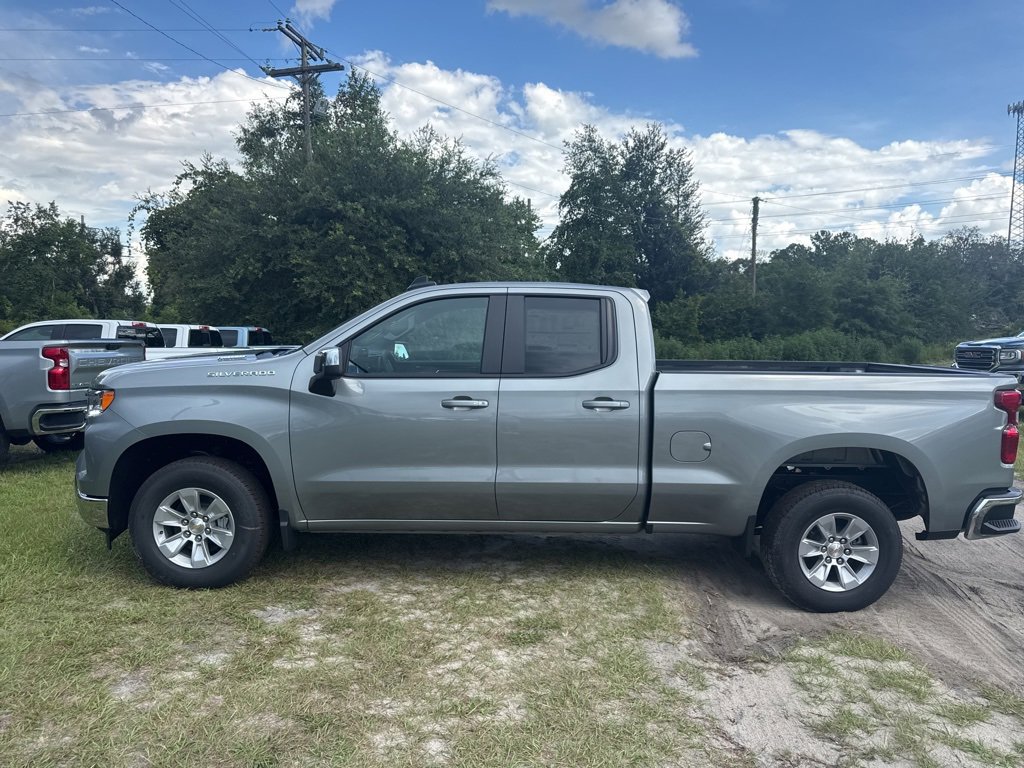 2025 Chevrolet Silverado 1500 LT photo 2