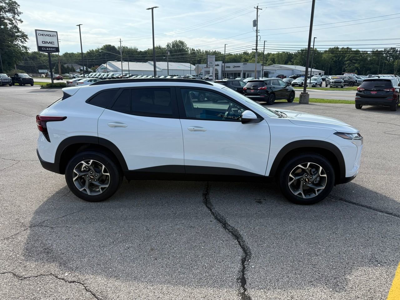 2025 Chevrolet Trax LT photo 8