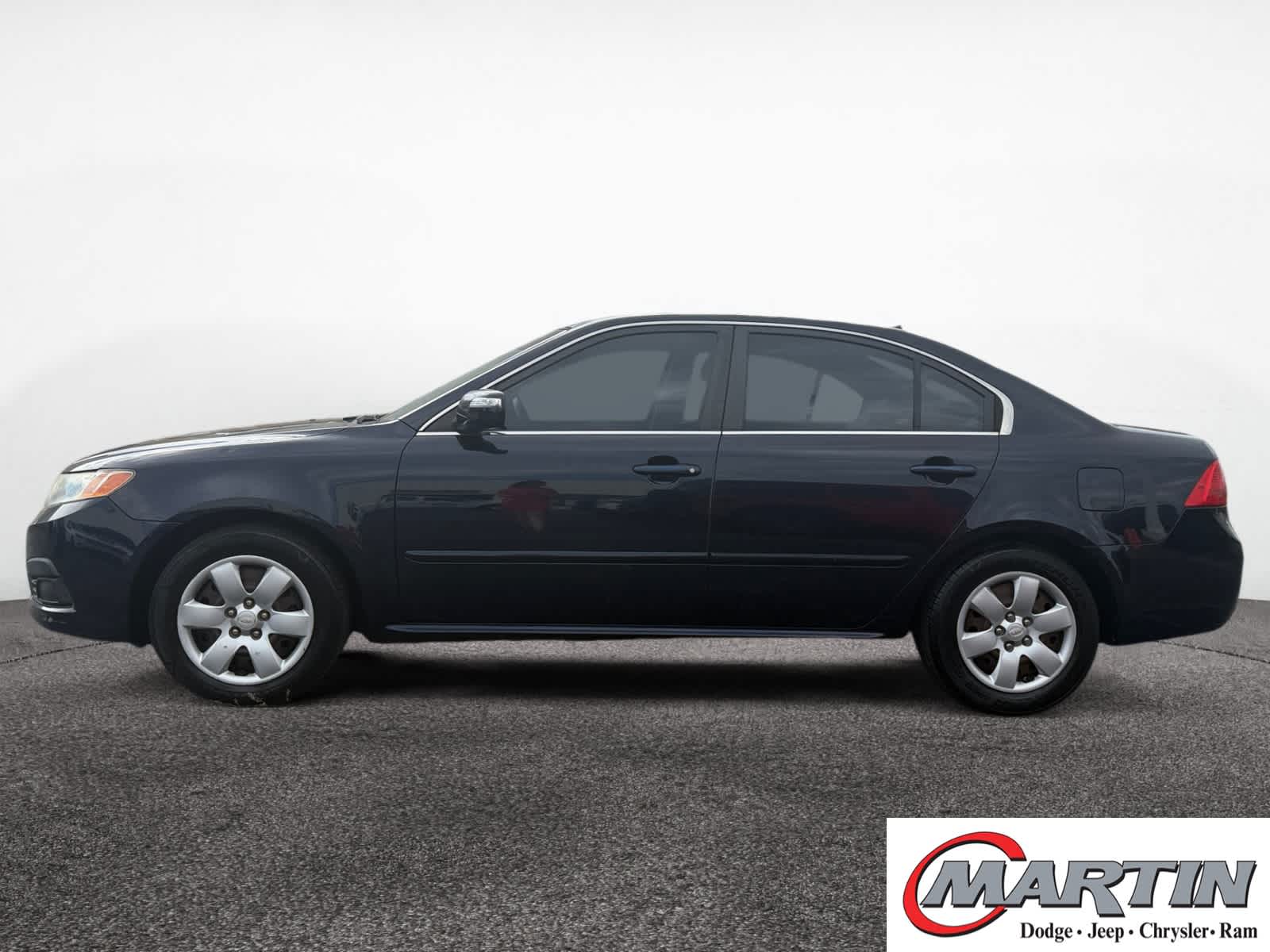 2010 Kia Optima LX photo 2