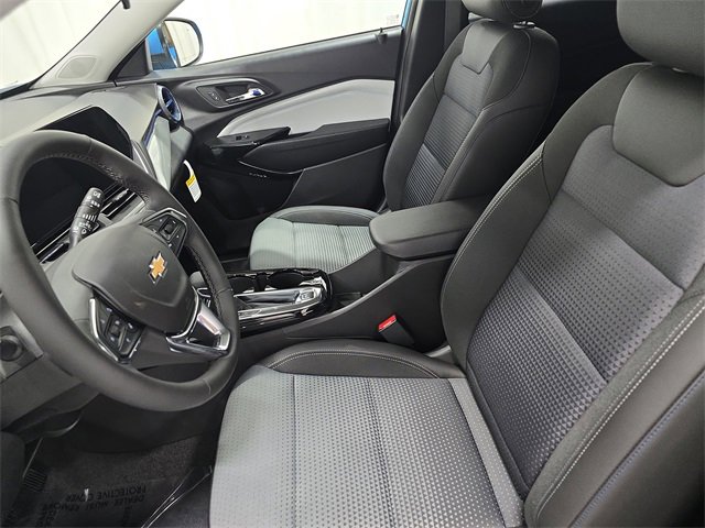 2025 Chevrolet Trax photo 14