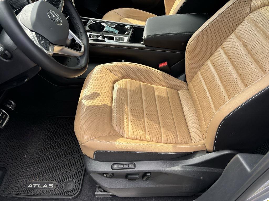 2024 Volkswagen Atlas Cross Sport SEL R-Line photo 10