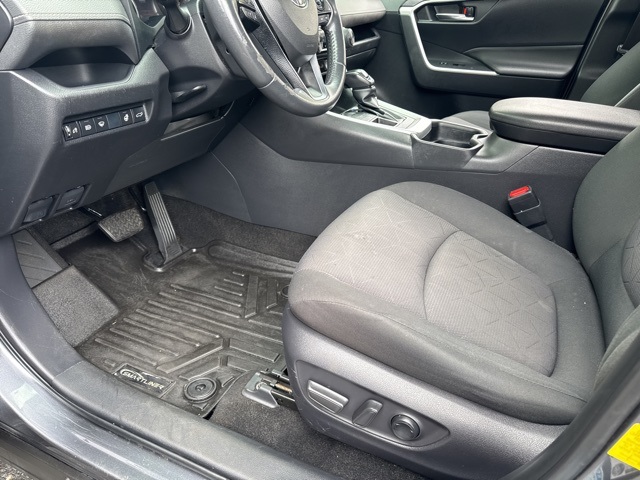 2019 Toyota RAV4 XLE photo 20