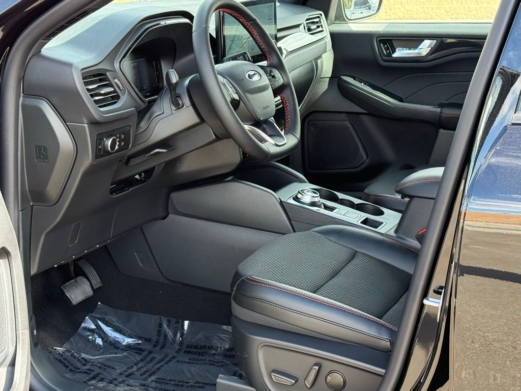 2025 Ford Escape ST-Line photo 6