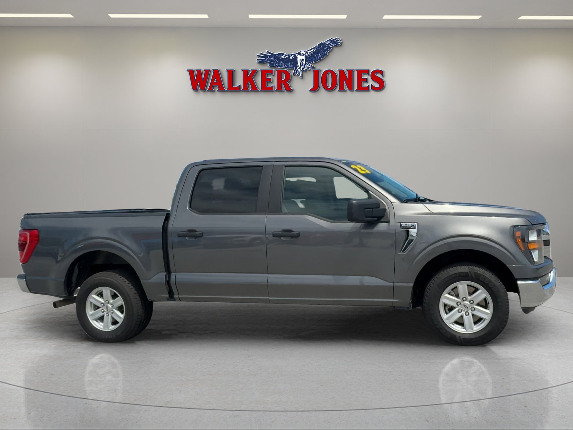 2023 Ford F-150 XLT photo 2