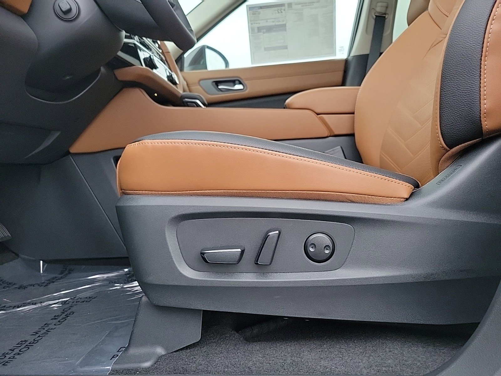 2025 Nissan Pathfinder Platinum photo 14
