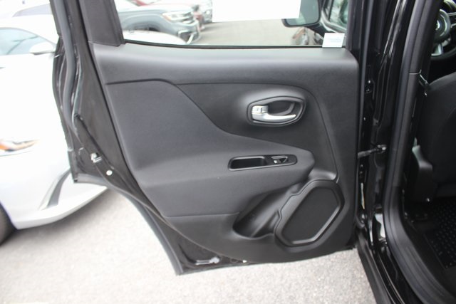 2020 Jeep Renegade Latitude photo 21