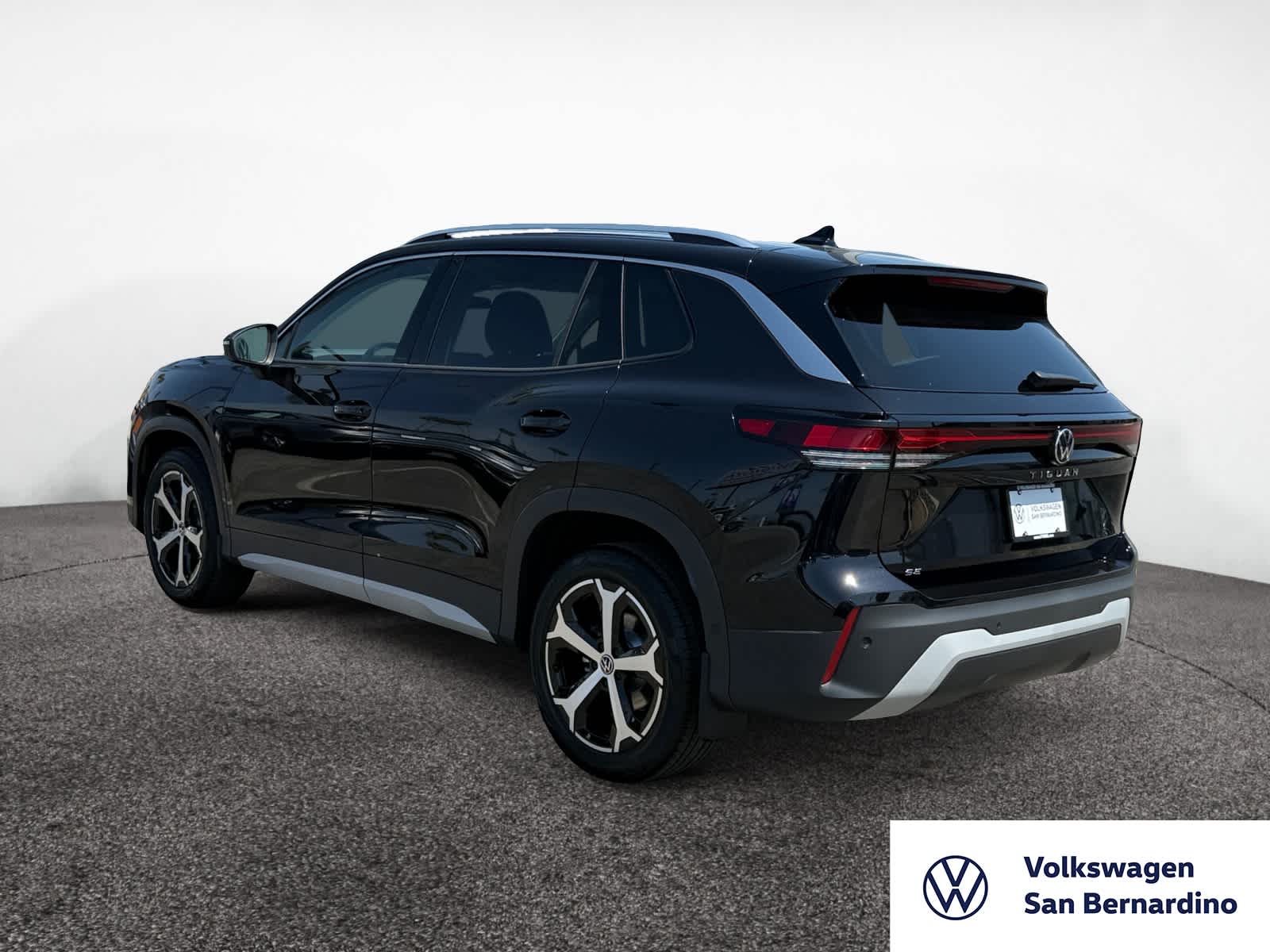 2025 Volkswagen Tiguan SE photo 3