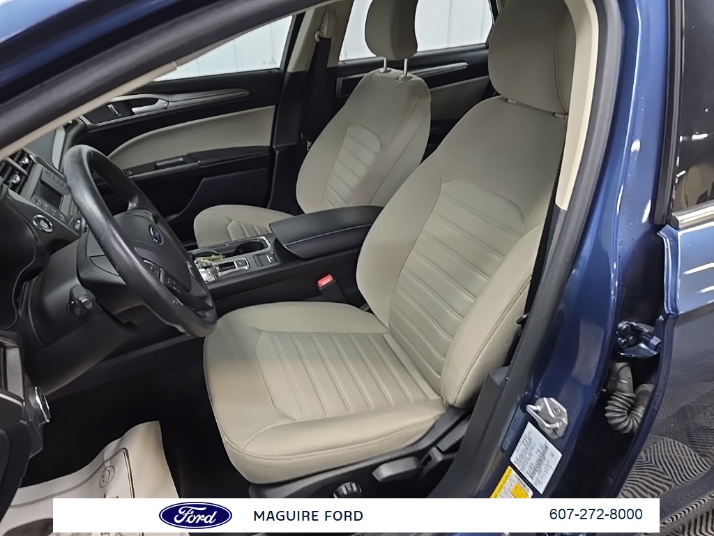 2019 Ford Fusion S photo 28