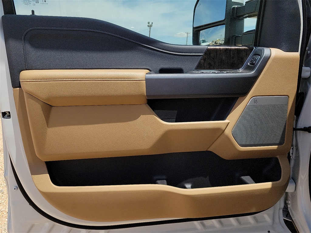 2025 Ford F-350 photo 17