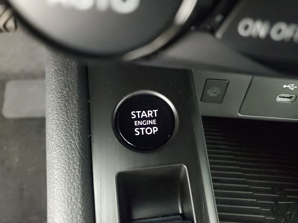 2026 Nissan Kicks SV photo 18